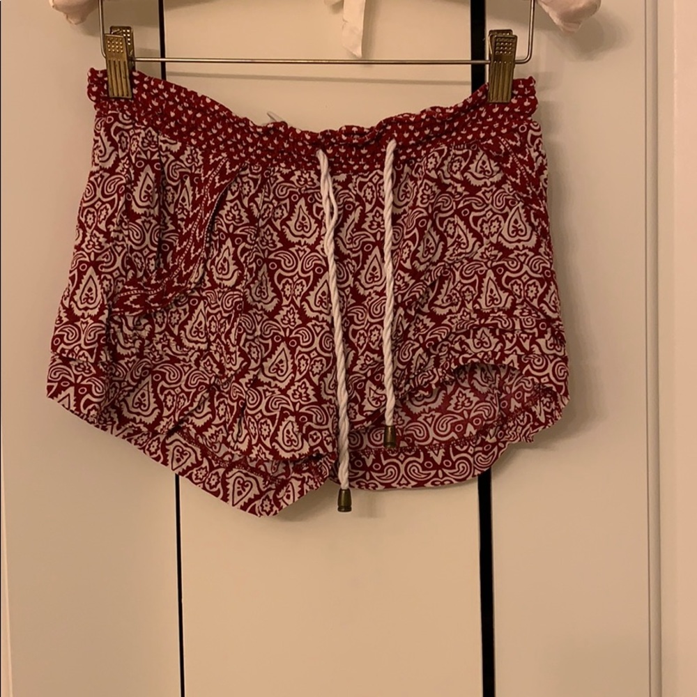 Patterned maroon/off white shorts